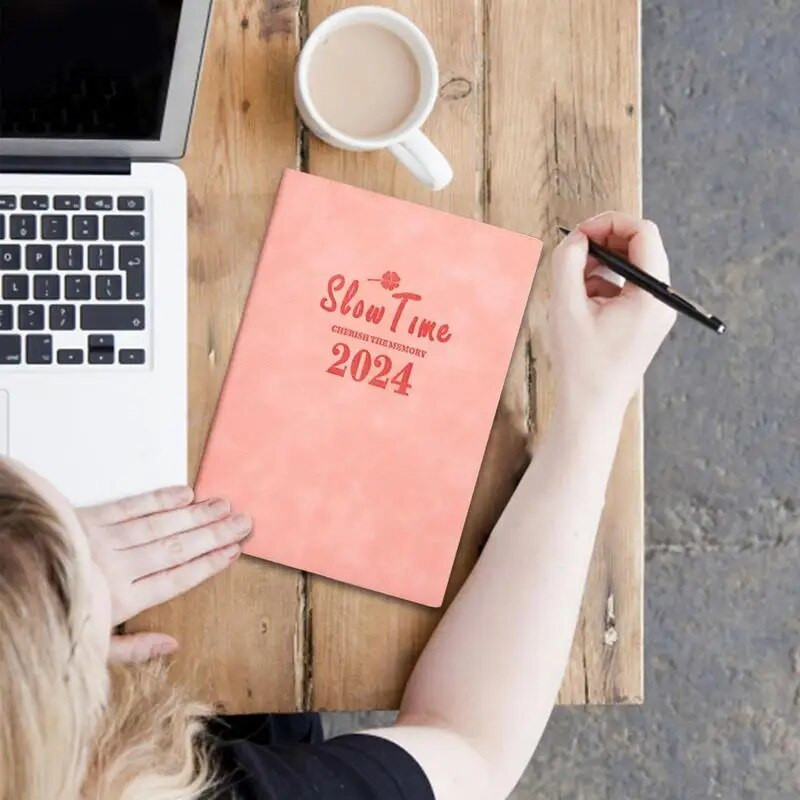 2024. gada plānotāji sievietēm, tikšanās grāmata