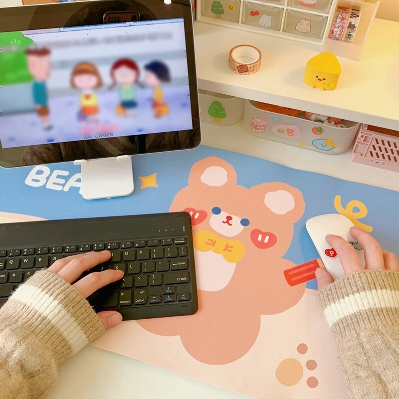 Liels multfilmas rozā peles paliktnis, jauks Kawaii XXL spēļu peles paliktnis, gumijas bloķēšanas mala, liels moderns klēpjdatora piezīmjdatora galda paklājiņš