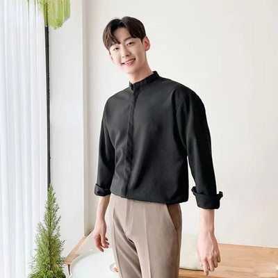 2023. gada jauns zīda vecākais seksīgs tumši zils krekls vīriešiem vienkrāsains ar garām piedurknēm stāvapkakli, brīvs biznesa ikdienas krekls bez dzelzs