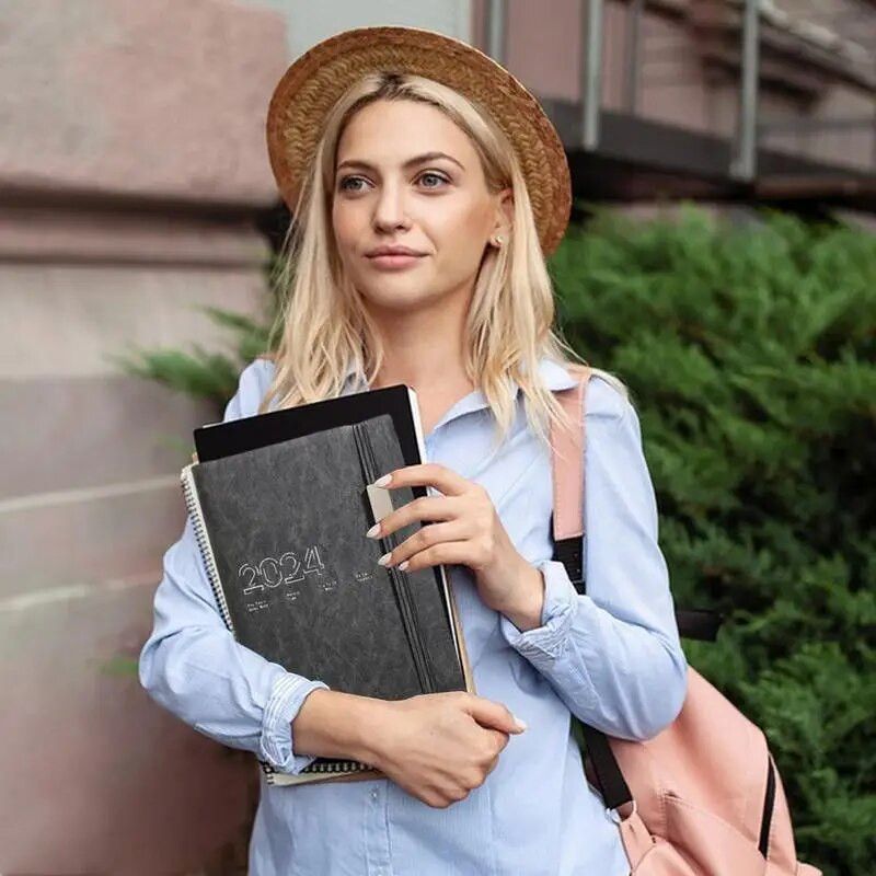 2024. gada iknedēļas mēneša plānotājs Iknedēļas plānotājs uzdevumu saraksts Piezīmju grāmatiņa Iknedēļas mēneša plānotājs Kalendāra grāmata PU ādas biezs papīrs