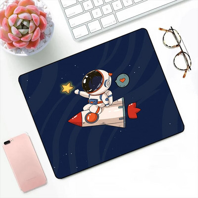 Astronaut Small Mouse Pad Spēļu peles paliktnis Gamer PC Aksesuāri Galda aizsargs Tastatūras Paklājiņš Galda paklājiņš Kawaii Anime Jauki peles paliktņi