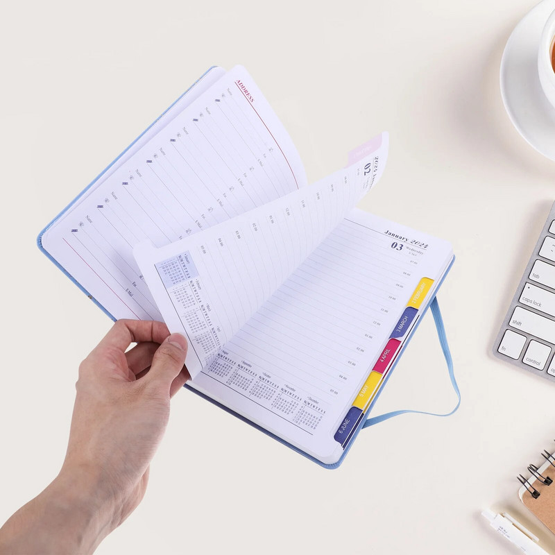 2024. gada dienas kārtības grāmatu grafiks Piezīmju grāmatiņas Dienas plānotājs Mēneša piezīmju bloks Studenti Gada dalītāji