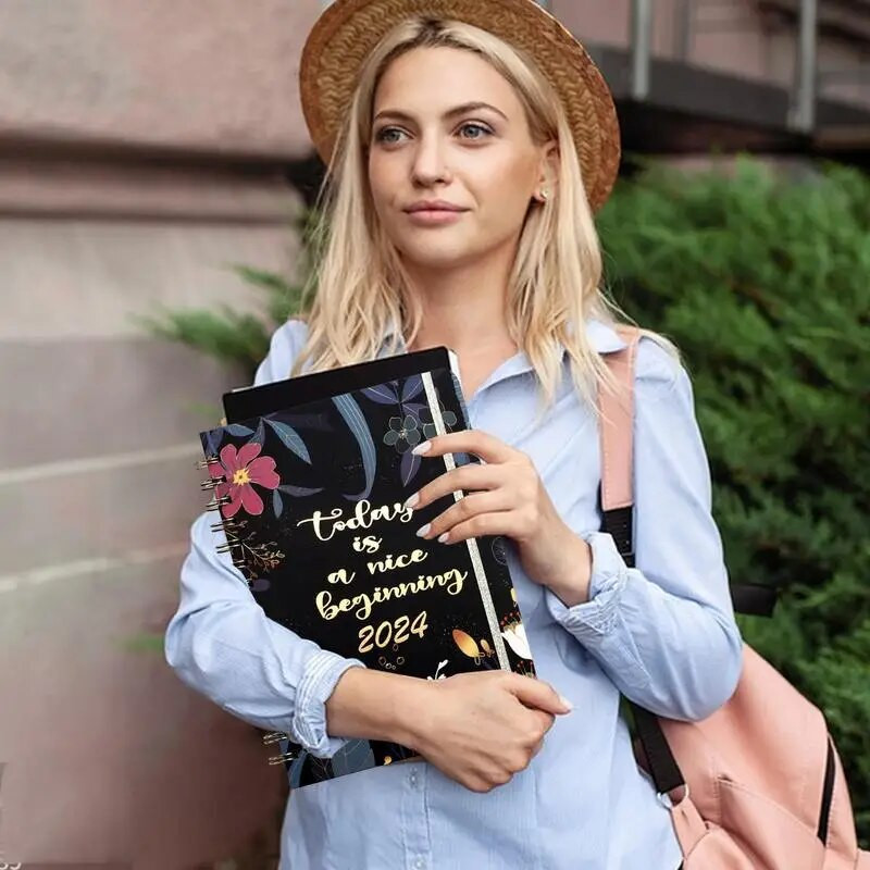 Dienos planuotojas Spiralinis užrašų knygelė Dienos darbotvarkė 2024 A5 formato planavimo įrankis darbui Kelionės Biuro užrašai Namų darbai ir studijos