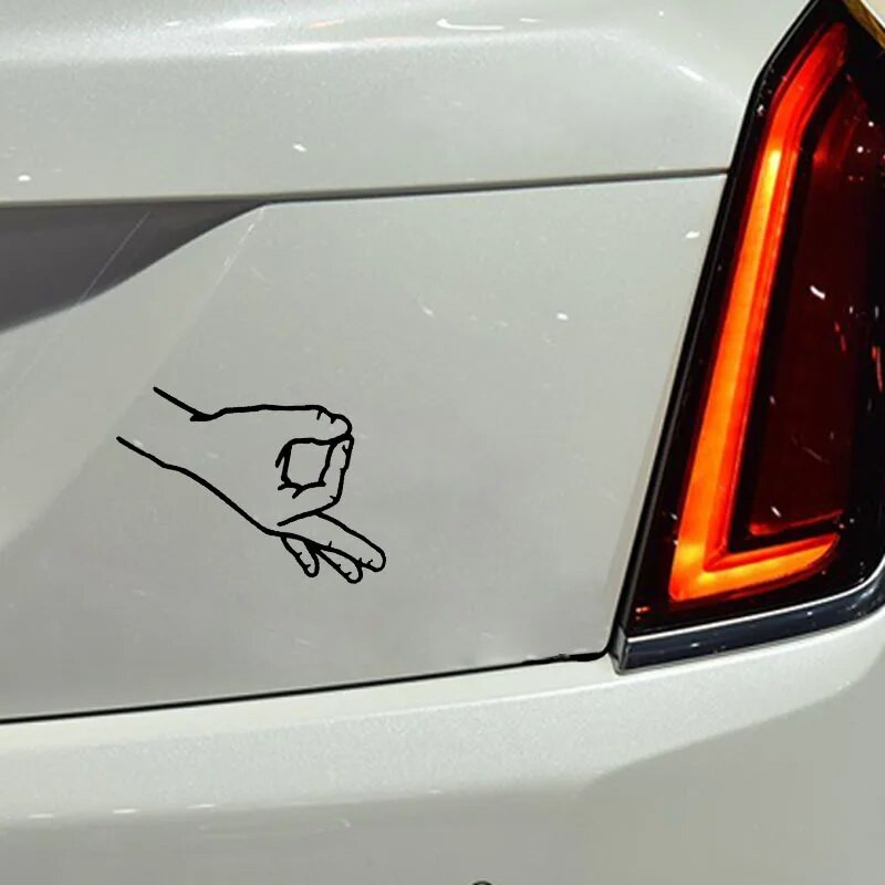 QYPF 15.3*9.1CM Érdekes csomagos körjáték kézi ujj autómatrica kiváló minőségű vinil dekorációval C16-0244