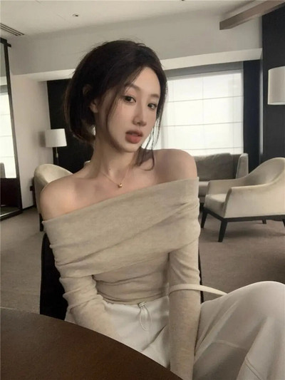 Sieviešu džemperi ar slīpu kakla izgriezumu, īsi, adīti, plāni, tievi, ar noteiktu vidukli, seksīgi, eleganti, pie pleciem, rudens, ziema, sieviete