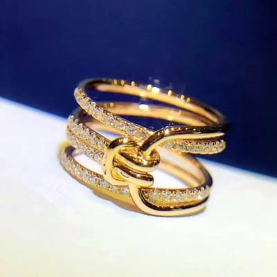 Huitan Creative Knot Design női ujjgyűrűk arany színű temperamentumos női kiegészítők káprázatos CZ Party Statement ékszerekkel