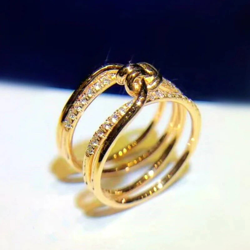 Huitan Creative Knot Design női ujjgyűrűk arany színű temperamentumos női kiegészítők káprázatos CZ Party Statement ékszerekkel