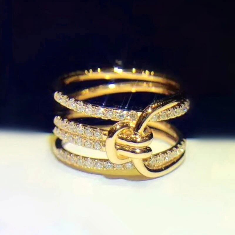 Huitan Creative Knot Design női ujjgyűrűk arany színű temperamentumos női kiegészítők káprázatos CZ Party Statement ékszerekkel