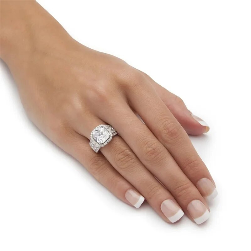 Huitan Elegant Cushion Cut Cubic Zirconia Rings για γυναίκες Κλασικά αξεσουάρ γάμου Ασημί Χρώμα Πολυτελές Γυναικείο αρραβωνιαστικό κόσμημα