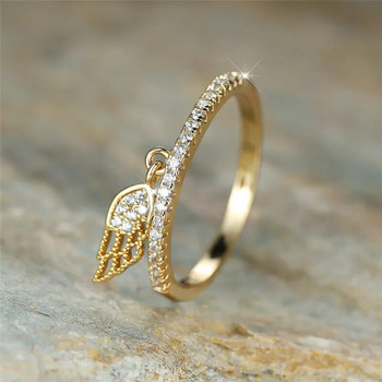 Сладък женски кристален пръстен с висулка с ангелско крило Модерен годежен пръстен със златен и сребърен цвят Шарм Сватбени пръстени с камък Циркон за жени