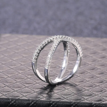 Huitan луксозен кръст с X форма Дамски годежен пръстен Пълен павиран CZ камък Сребърен цвят Елегантен прост женски пръстен за бижута Гореща разпродажба