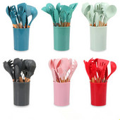 Köögi silikoonist köögitarvete komplekt Mittenakkuva spaatliga puidust käepidemega kuumakindel silikoonist küpsetusnõu Köögitööriist