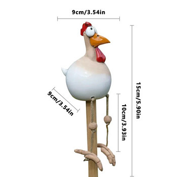 Занаяти от смола Статуи Забавна статуя на пиле с големи очи Дълги крака Кокошка Скулптури Градинска ограда Художествени принадлежности Декорация от дървен кол