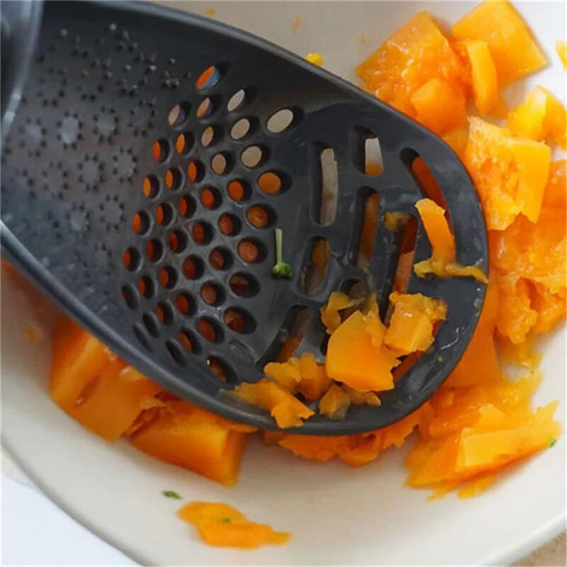 Vacclo 2PCS Daugiafunkcis šlifavimo ir trynimo šaukštas Nusausinimo šaukštas Buitinis maisto gaminimo semtuvas Filtravimo trintuvas Virtuviniai maisto gaminimo įrankiai