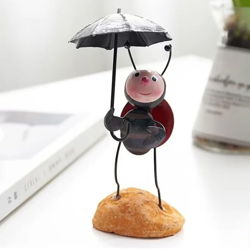 Mazās mārītes radošā nodaļa Dziedināšana mazi rotājumi Dzīvojamā istaba Datora galddatora TV skapis Moderns mājas dārza noformējums