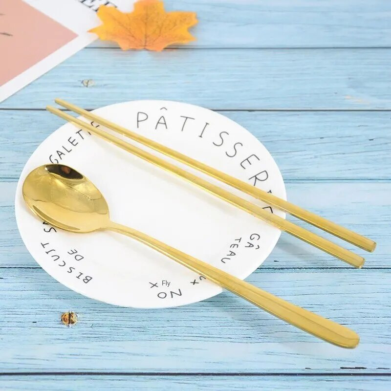 Set od 2 zlatne žlice i štapića od nehrđajućeg čelika (puni ravni štapići) Set posuđa
