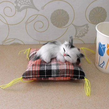Mini Sleeping Cats On Cushion Simulation Διακοσμητικά κούκλας γάτας Πανί βελούδινες γάτες για παιδικά παιχνίδια Δώρα για τα γενέθλια του αυτοκινήτου Διακόσμηση σπιτιού