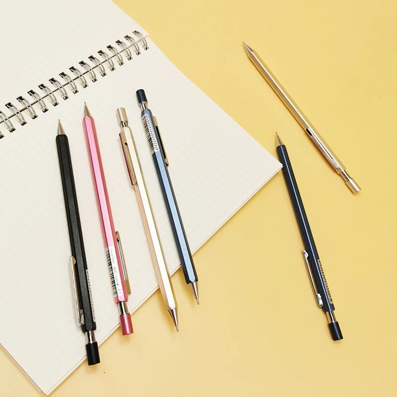 1 gab. Mehāniskais zīmulis Pilnmetāla mehānisks zīmulis vienkrāsains Vienkārša sešstūra forma Laba satvēriena skolēni