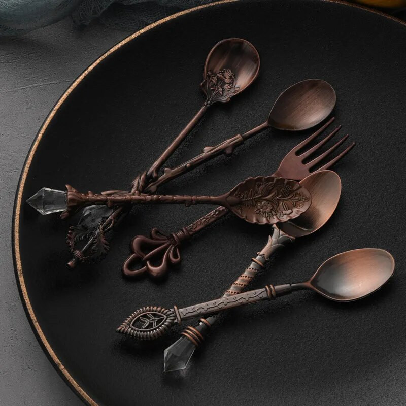 Eiropas stila galma trauki 6 komplekti karaliskā stila metāla cirsts augļu dakša vintage kafijas karote deserta galds dekoratīvā karote