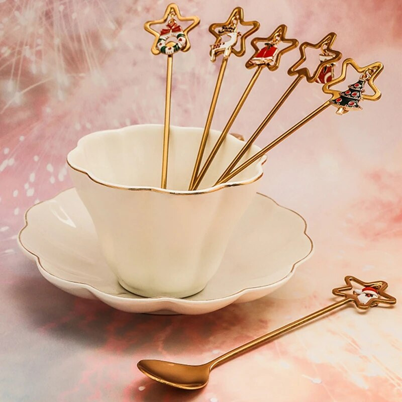 6gab/komplekts Ziemassvētku karotes Ziemassvētku nerūsējošā tērauda pārnēsājams ceļojumu galda trauks Ziemassvētku eglīte Ziemassvētku vecīša zupa maisīšanas deserta karotes