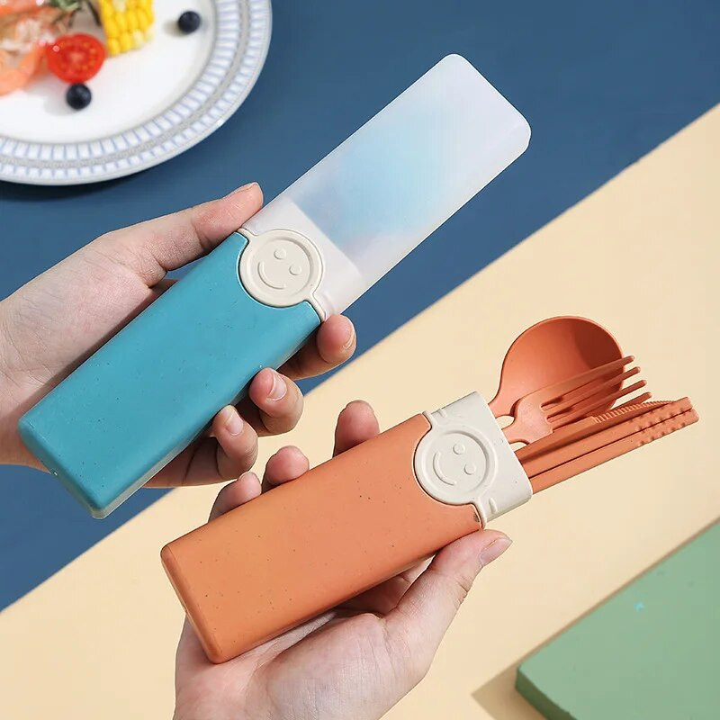 Pārnēsājama atkārtoti lietojama karotes dakša ceļojumu piknika irbulīši Kviešu salmu galda piederumu komplekts ar pārnēsāšanas kasti studentu birojam