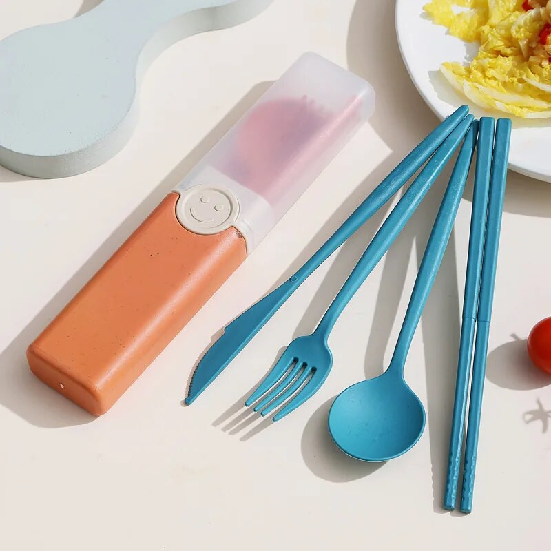 Pārnēsājama atkārtoti lietojama karotes dakša ceļojumu piknika irbulīši Kviešu salmu galda piederumu komplekts ar pārnēsāšanas kasti studentu birojam