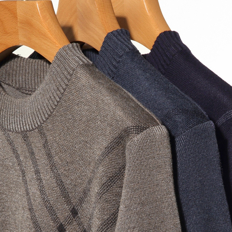 Vīriešu džemperis rudenim un ziemai jauns korejiešu variants, biezs silts svītrains trikotāža Moderns luksusa džemperis ar apaļu kakla izgriezumu