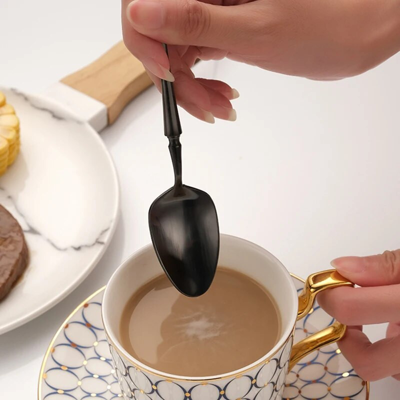 Matinė juoda 18/10 nerūdijančio plieno Prabangūs stalo įrankiai Stalo reikmenys Peilis Kava Ledo Šaukštas Šakutė Lazdelės Stalo reikmenų rinkinys Galima plauti indaplovėje