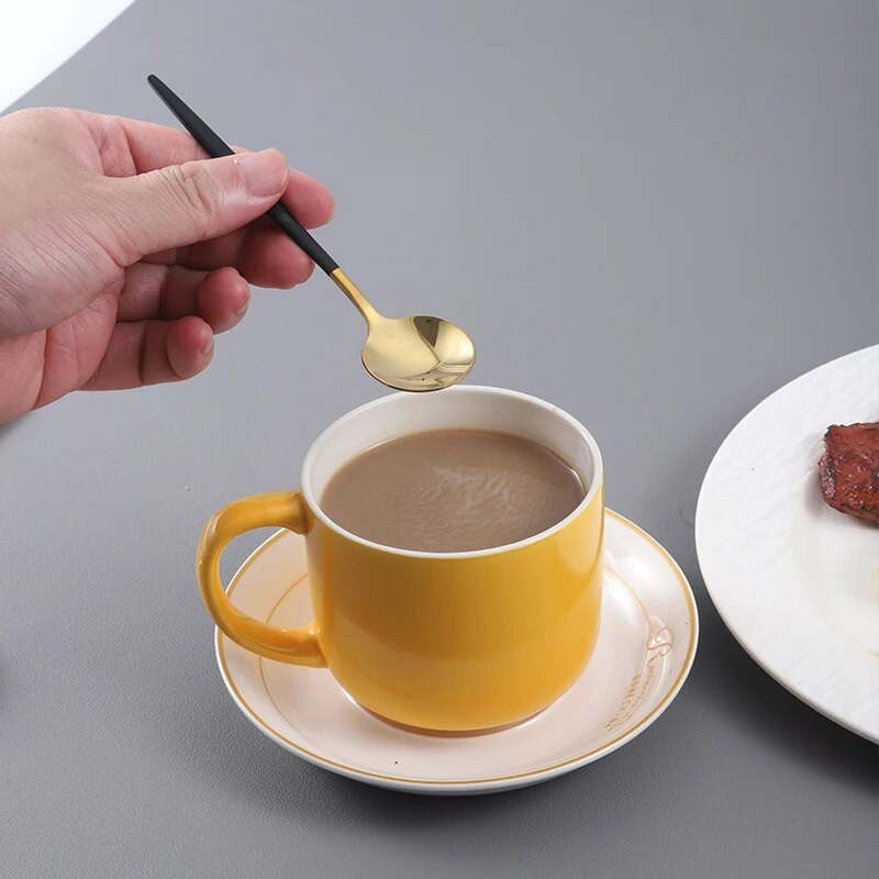 4 τμχ Μαύρη λαβή Χρυσή μαχαιροπίρουνα Σετ μαχαιροπήρουνα από ανοξείδωτο ατσάλι Πιρούνι κουτάλι Επιτραπέζια σκεύη Σετ Φεστιβάλ Δώρο σερβίτσιο κουζίνας