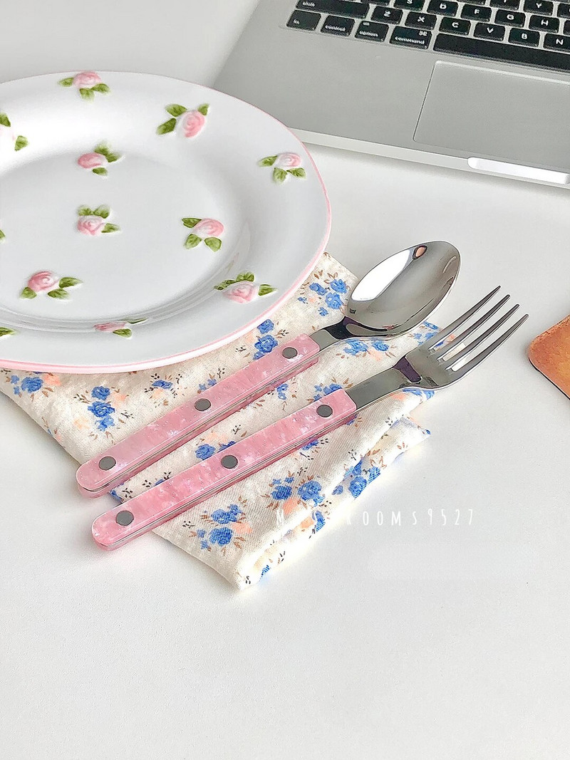 Korejiešu nazis un dakšiņas karote Rietumu galda piederumu komplekts Rozā meitenes sirds 304 Nerūsējošā tērauda deserta karote galvenās maltītes nazis un dakša