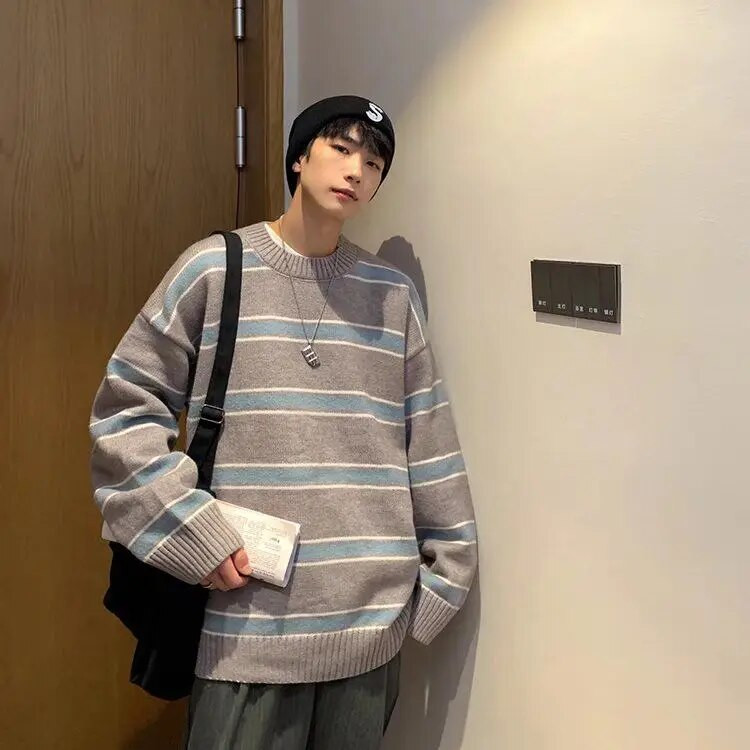 Brīvs trikotāžas džemperis ar apaļu kaklu džemperis zēniem Moderna personība Honkongas stila svītraina pāra jaka silta trikotāža A188