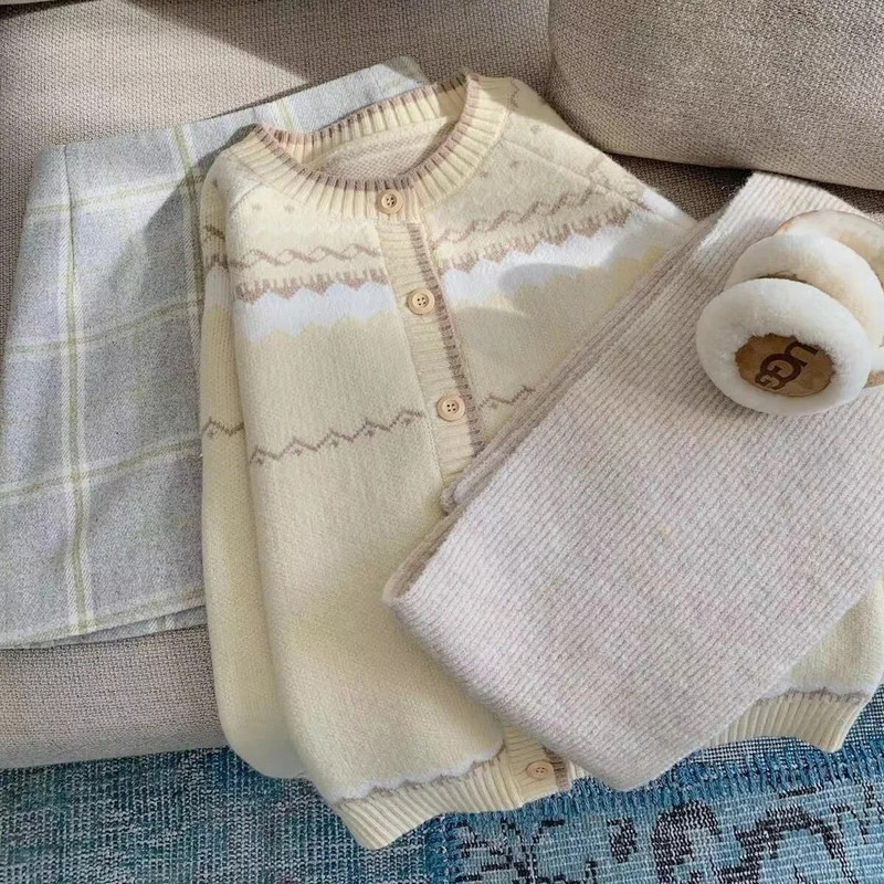 Moteriški megztiniai, jaukūs, saldūs Korėjos koledžo madingi žieminiai „O-kaklo“ skydeliai Harajuku dizaino vintažinis, paprastas, švelnus, tinkantis trikotažas
