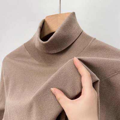 Jauns 2023. gada rudens ziemas 2023. gada vīriešu trikotāžas džemperis ar retro apkakli, kas izgatavots no samta, kas lieliski piemērots slāņošanai