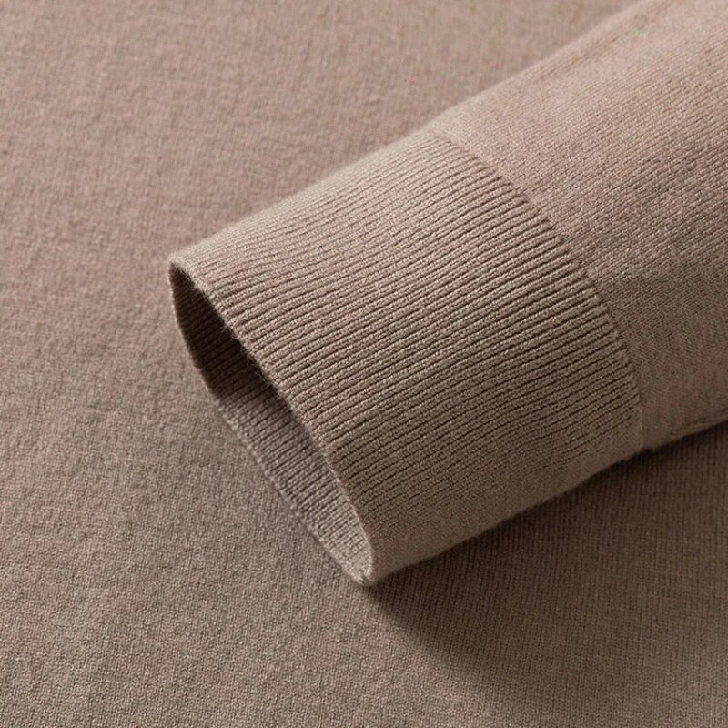 Jauns 2023. gada rudens ziemas 2023. gada vīriešu trikotāžas džemperis ar retro apkakli, kas izgatavots no samta, kas lieliski piemērots slāņošanai