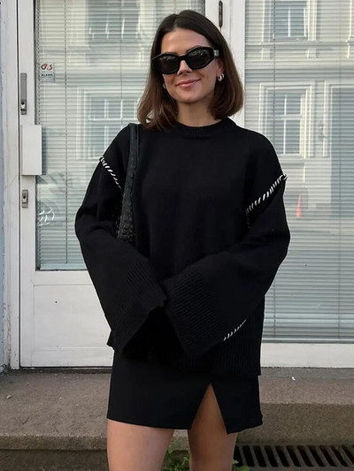 Kontrasta krāsa, trikotāža ar O veida kakla izgriezumu, garām piedurknēm, sieviešu džemperis.