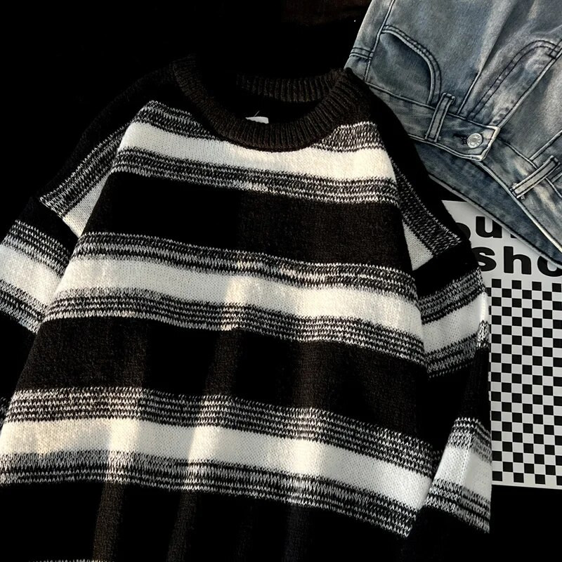 Jauni vīriešu svītraini krāsaini džemperi ar O veida kakla izgriezumu korejiešu modes trikotāžas džemperi Rudens vintage brīvi velkami Homme Y2K apģērbi