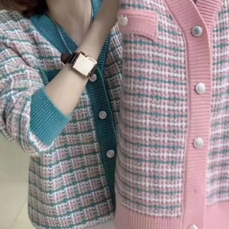 Jauns mazs smaržīgs vēja džemperis sieviešu pavasara rudens džemperis ar garām piedurknēm trikotāžas jakas ar V veida kakla izgriezumu Eleganti rūtaini džemperi Virsdrēbes