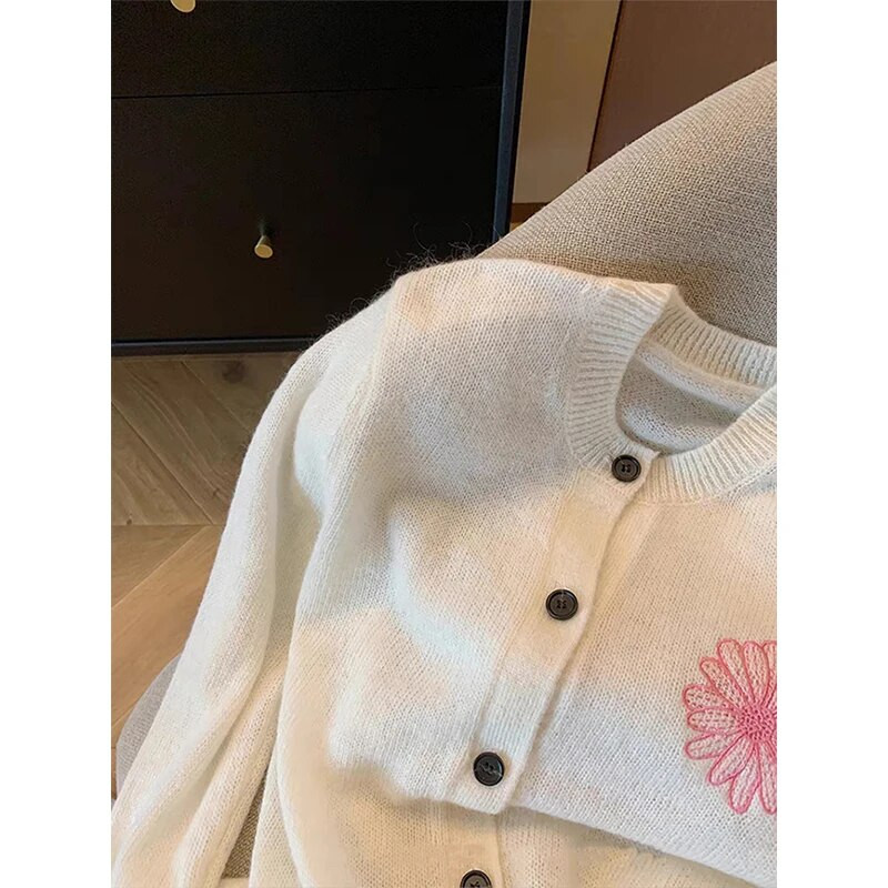 Ielu apģērbi Ziedu trikotāžas jaciņa sieviešu izšuvumi džemperis mētelis korejiešu apgriezti ziedi trikotāža Saldi eleganti vienkārši džemperi Jauns