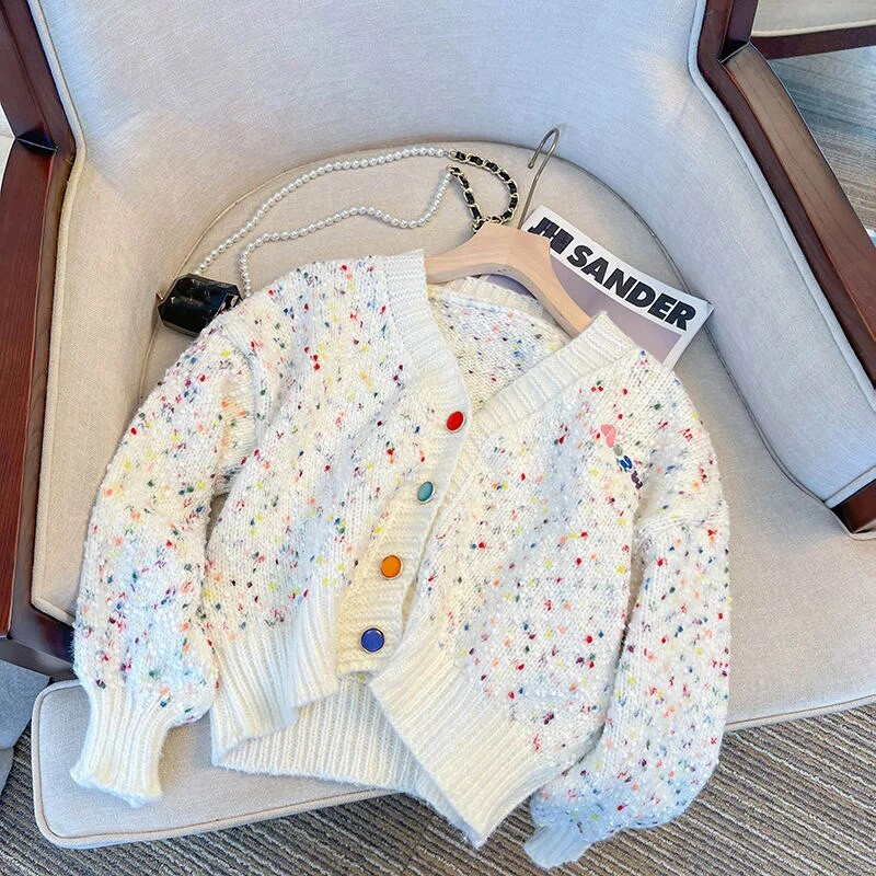 Krāsains trikotāžas krekls ar garām piedurknēm Sieviešu 2023. gada pavasara rudens mētelis, mazs, smaržīgs stils, ar V veida kakla izgriezumu.