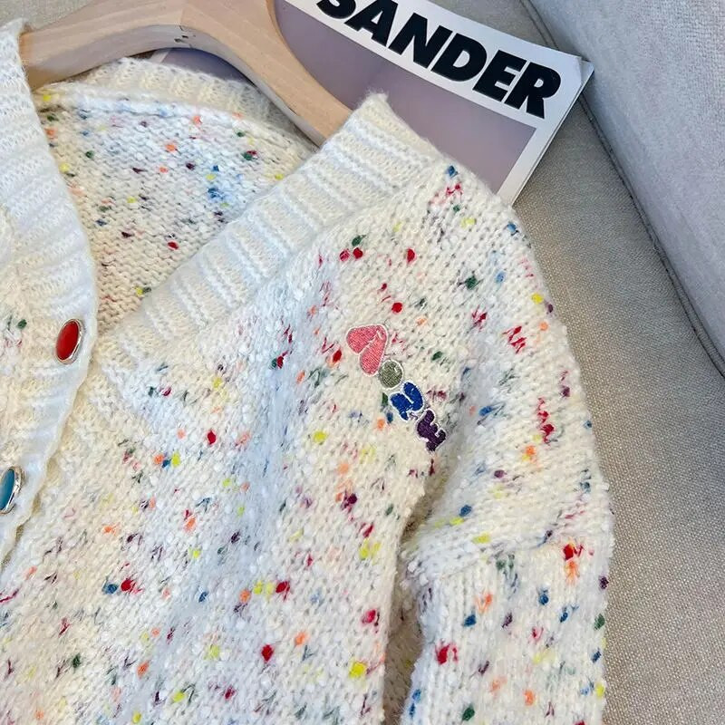 Krāsains trikotāžas krekls ar garām piedurknēm Sieviešu 2023. gada pavasara rudens mētelis, mazs, smaržīgs stils, ar V veida kakla izgriezumu.