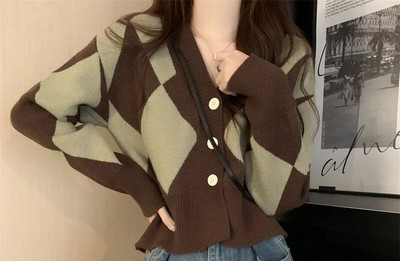 Retro Art Style Lingge V veida kakla īss trikotāžas jaka sievietēm 2023. gada pavasara rudens brīvs modes apģērbs, plāns džemperis