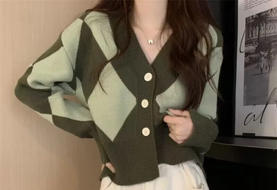 Retro Art Style Lingge V veida kakla īss trikotāžas jaka sievietēm 2023. gada pavasara rudens brīvs modes apģērbs, plāns džemperis