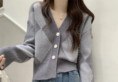 Retro Art Style Lingge V veida kakla īss trikotāžas jaka sievietēm 2023. gada pavasara rudens brīvs modes apģērbs, plāns džemperis