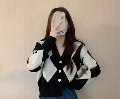 Retro Art Style Lingge V veida kakla īss trikotāžas jaka sievietēm 2023. gada pavasara rudens brīvs modes apģērbs, plāns džemperis