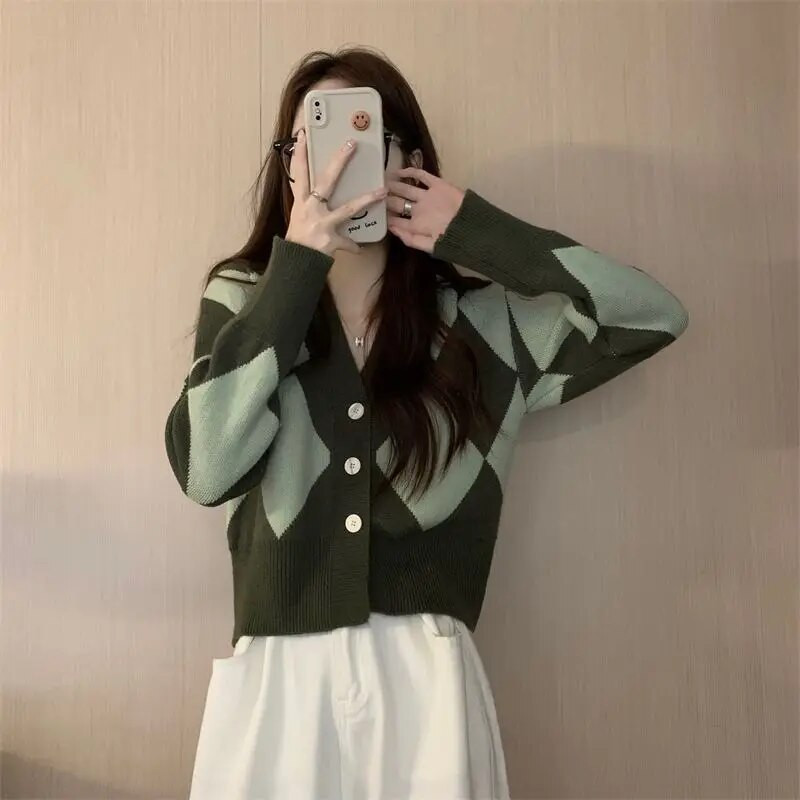 Retro Art Style Lingge V veida kakla īss trikotāžas jaka sievietēm 2023. gada pavasara rudens brīvs modes apģērbs, plāns džemperis