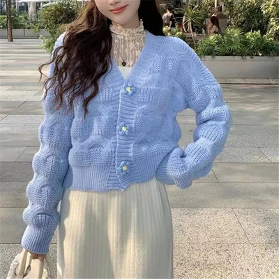 Maigs vējš, ziedu pogas, džemperis Sieviešu pavasara rudens, jauns, salds V veida kakla izgriezuma trikotāžas sieviešu tops ar garām piedurknēm.