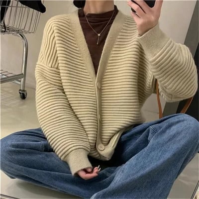 Retro prašmatnūs megzti megztiniai moterims rudens žiemai tinginio stiliaus megztinis paltas V formos iškirpte Mezginiai Viršus mygtukai Moteriški megztiniai