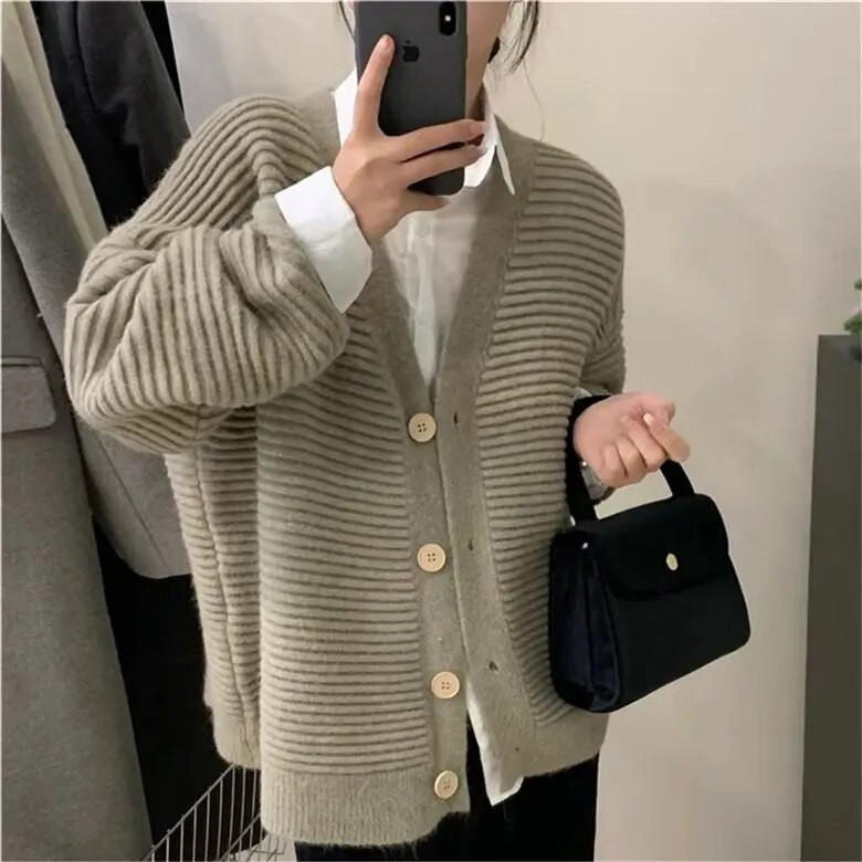 Retro prašmatnūs megzti megztiniai moterims rudens žiemai tinginio stiliaus megztinis paltas V formos iškirpte Mezginiai Viršus mygtukai Moteriški megztiniai