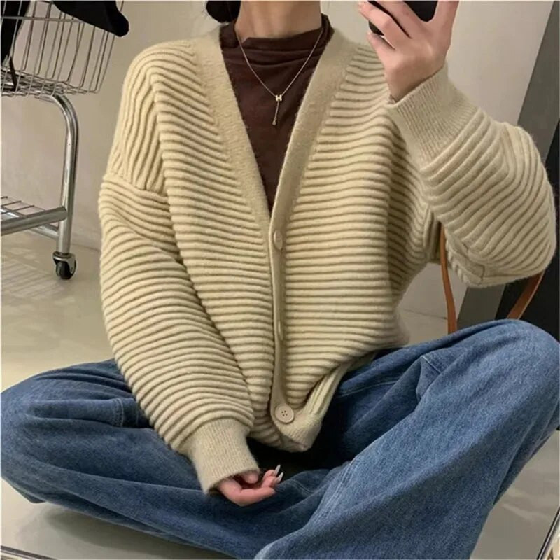 Retro prašmatnūs megzti megztiniai moterims rudens žiemai tinginio stiliaus megztinis paltas V formos iškirpte Mezginiai Viršus mygtukai Moteriški megztiniai