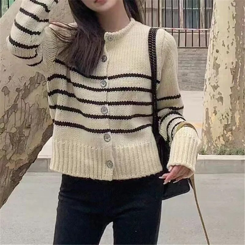 Svītrains retro trikotāžas tops Sieviešu rudens ziemas trikotāžas apģērbiem Jauns jakas mēteļa pogas ar garām piedurknēm džemperis Sieviešu jakas